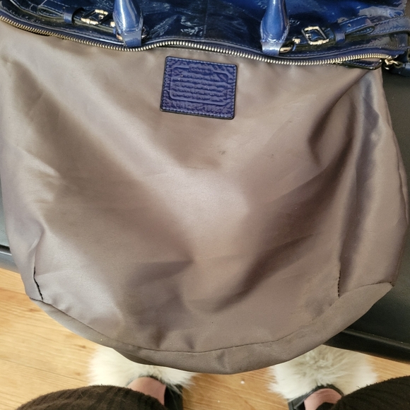 **RARE AND IMPOSSIBLE TO FIND** Cobalt Patent Coach Lindsay - Picture 7 of 11